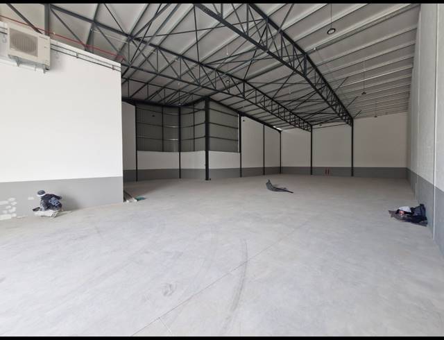 565M² WAREHOUSE TO LET IN STIKLAND INDUSTRIAL